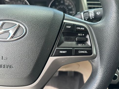 Used 2017 Hyundai Elantra SE FWD image 11