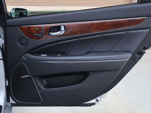 Used 2015 Hyundai Equus Signature RWD image 23