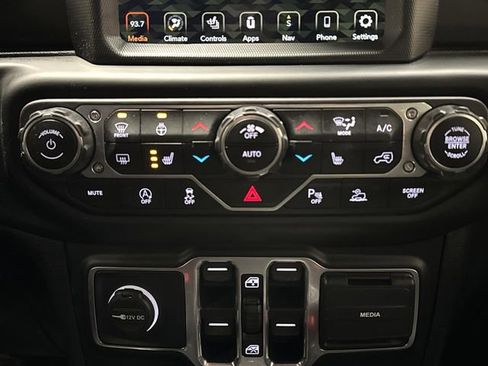 Used 2021 Jeep Wrangler Unlimited Sahara image 19