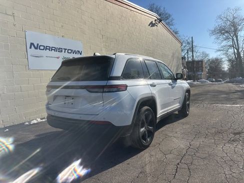 Used 2023 Jeep Grand Cherokee Altitude image 5