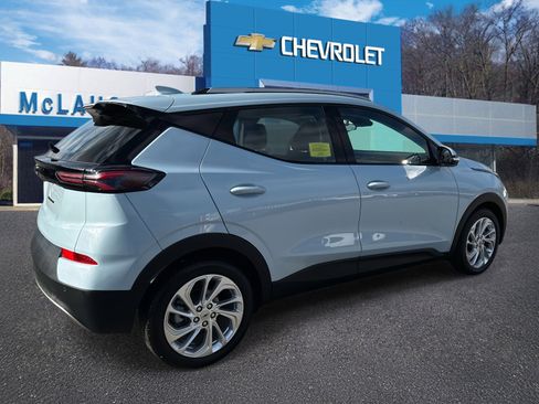 Used 2022 Chevrolet Bolt EUV LT w/ Comfort Package image 3