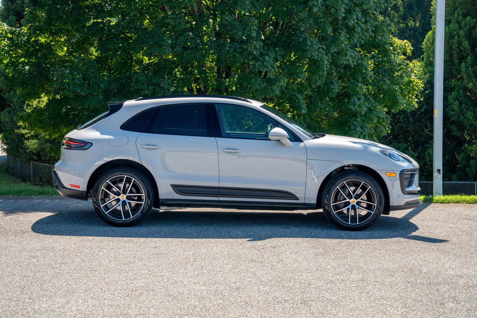 Certified 2026 Porsche Macan AWD/4WD image 8