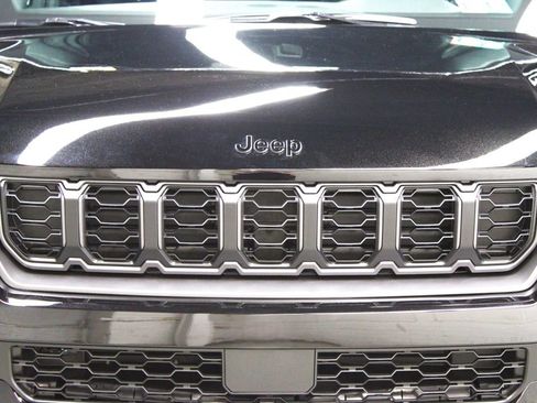 New 2026 Jeep Grand Cherokee Limited w/ Limited Altitude Package image 36