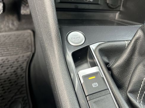 Used 2022 Volkswagen Tiguan SE w/ Panoramic Sunroof Package image 33