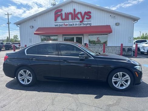 Used 2018 BMW 330i xDrive Sedan w/ Convenience Package AWD/4WD image 2