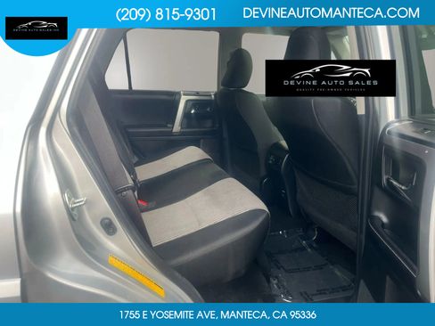 Used 2017 Toyota 4Runner SR5 Premium image 13