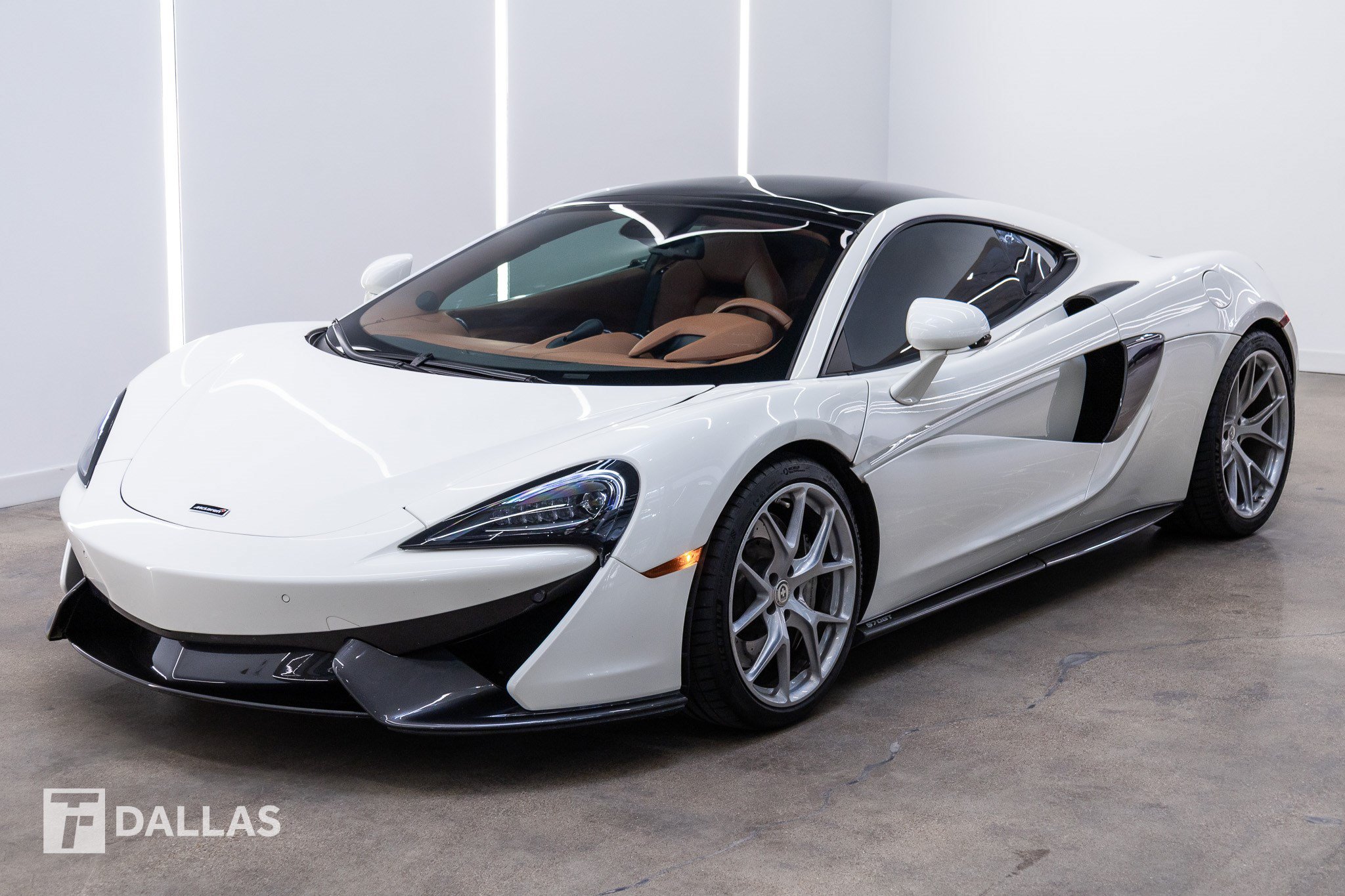 Used 2017 McLaren 570S RWD image 2
