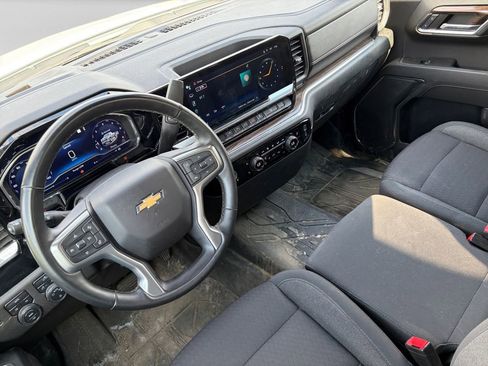 Used 2023 Chevrolet Silverado 1500 LT AWD/4WD image 14