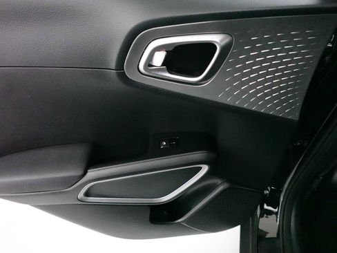 Used 2023 Kia Soul LX FWD image 24