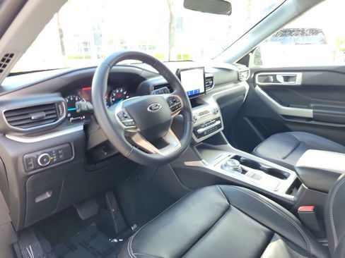 Used 2023 Ford Explorer XLT w/ Equipment Group 202A RWD image 17
