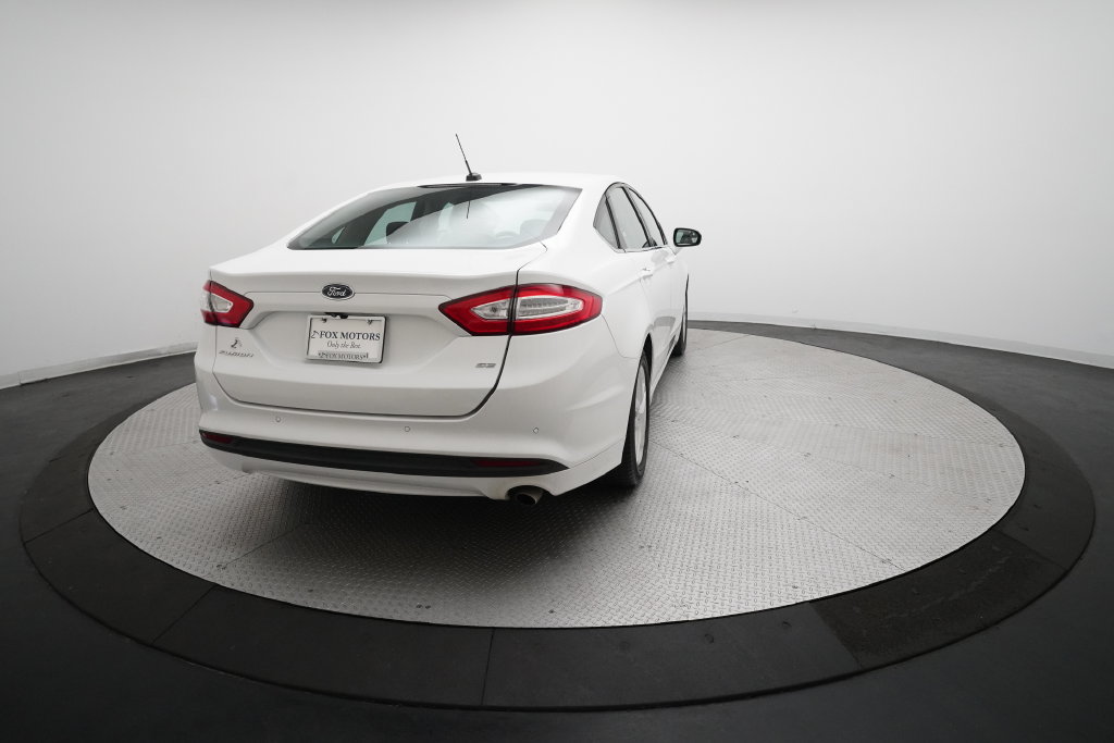 Used 2016 Ford Fusion SE FWD image 13