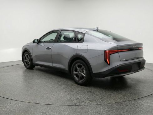 Used 2025 Kia K4 LXS image 6