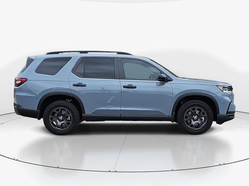 Used 2025 Honda Pilot TrailSport image 9