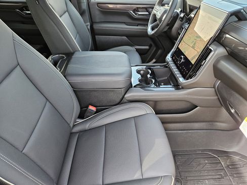 New 2026 GMC Yukon Elevation w/ Elevation Premium Package AWD/4WD image 10