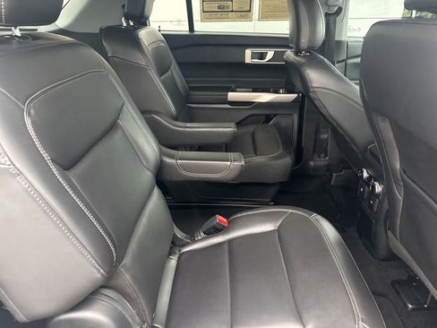 Used 2023 Ford Explorer XLT w/ Equipment Group 202A RWD image 29