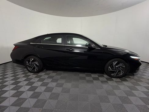 Used 2024 Hyundai Elantra Limited FWD image 9