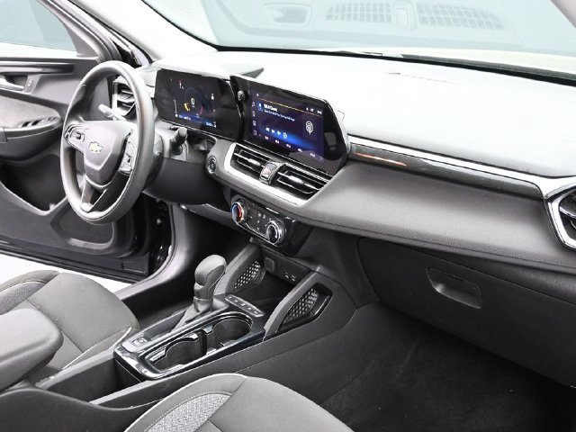 Used 2025 Chevrolet TrailBlazer LT AWD/4WD image 36