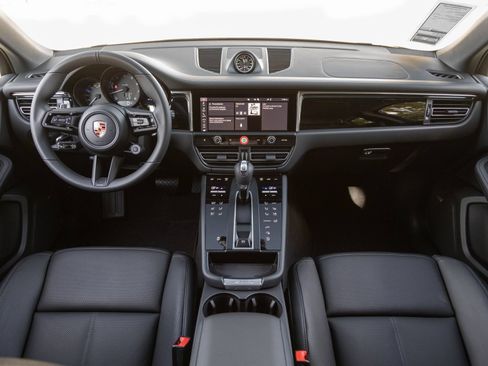Certified 2026 Porsche Macan AWD/4WD image 12