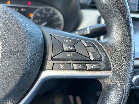 Used 2021 Nissan Versa SV image 16