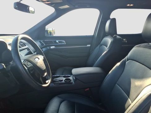 Used 2019 Ford Explorer Limited w/ Class III Trailer Tow Package FWD image 7