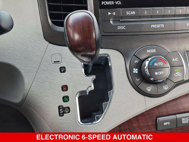 Used 2014 Toyota Sienna XLE FWD image 25