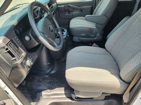 New 2026 Chevrolet Express 2500 Extended RWD image 10