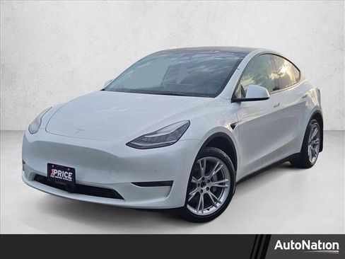 Used 2022 Tesla Model Y Long Range AWD/4WD image 1
