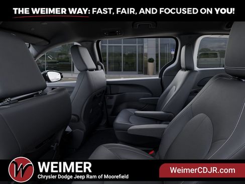 New 2027 Chrysler Pacifica Select AWD/4WD image 23