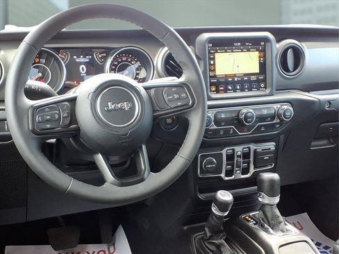 Certified 2023 Jeep Gladiator Sport AWD/4WD image 3