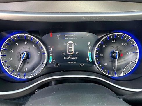 Used 2024 Chrysler Pacifica Touring-L image 20