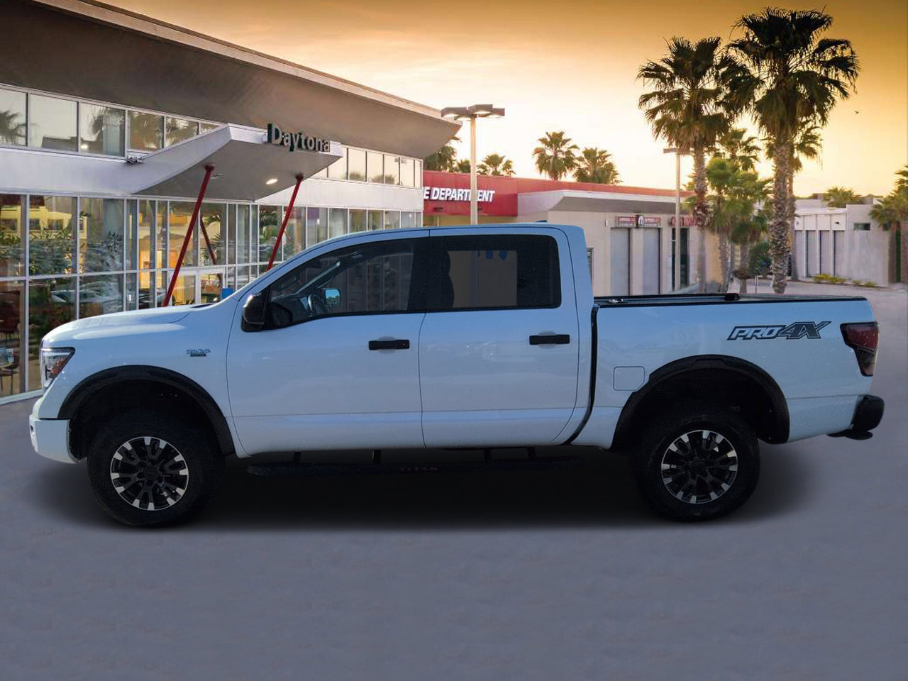 Used 2024 Nissan Titan PRO-4X w/ Pro-4x Utility Package AWD/4WD image 6