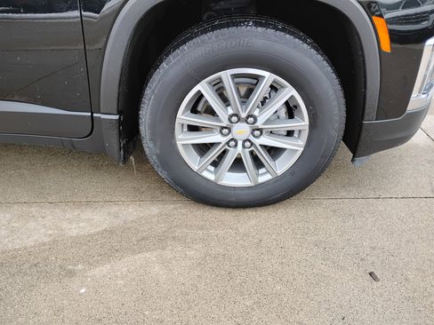 Used 2023 Chevrolet Traverse LT image 27