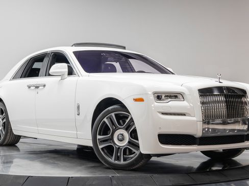 Used 2016 Rolls-Royce Ghost image 32