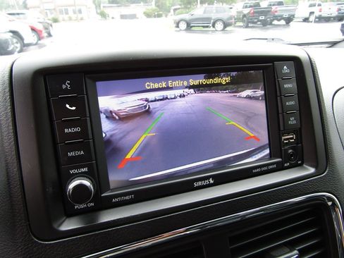 Used 2018 Dodge Grand Caravan SXT w/ Rear Park Assist Package image 15