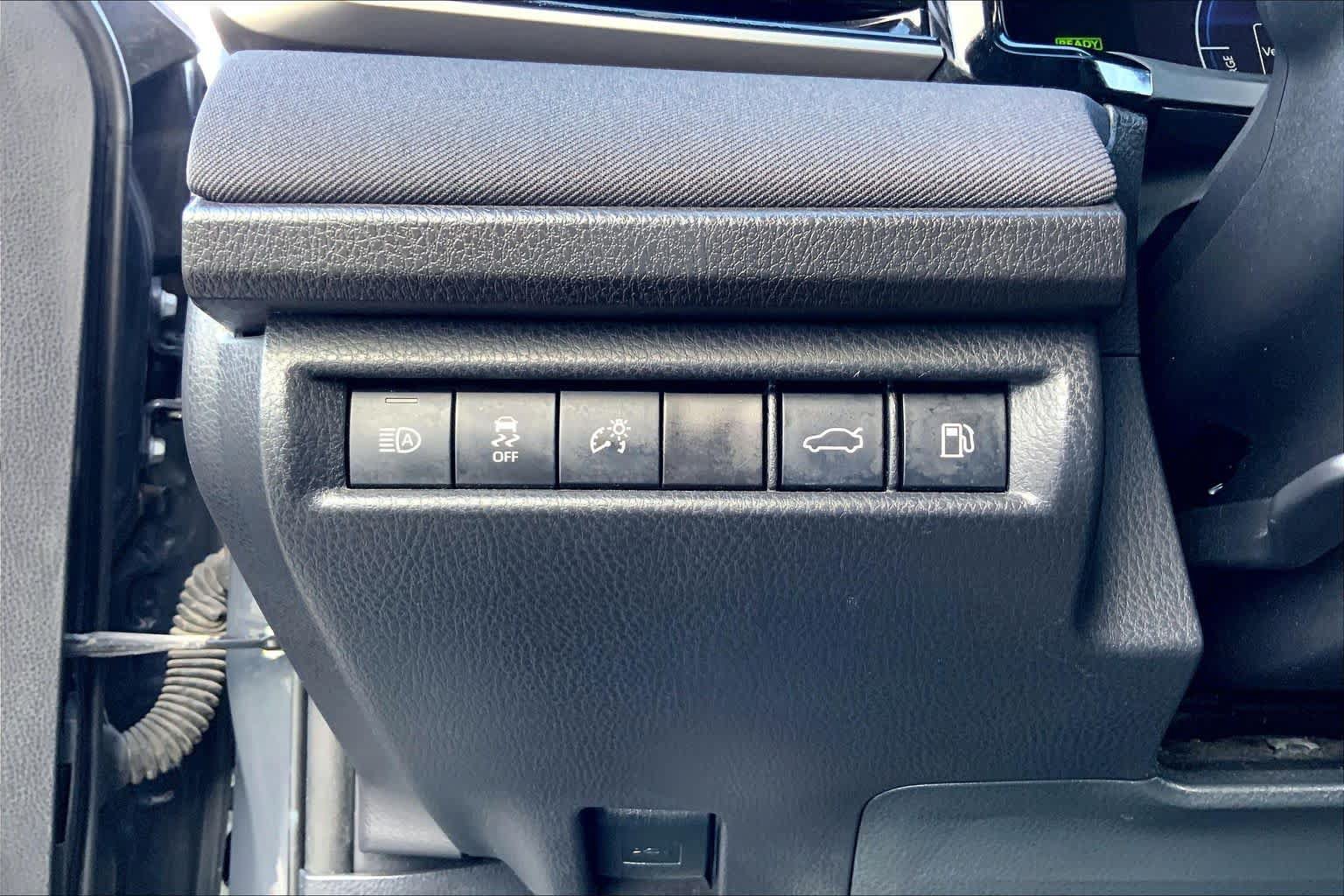 Used 2025 Toyota Camry LE FWD image 33