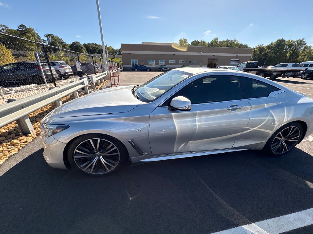 Used 2018 INFINITI Q60 3.0t Luxe RWD image 4
