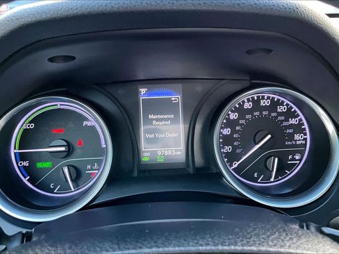 Used 2018 Toyota Camry SE FWD image 25