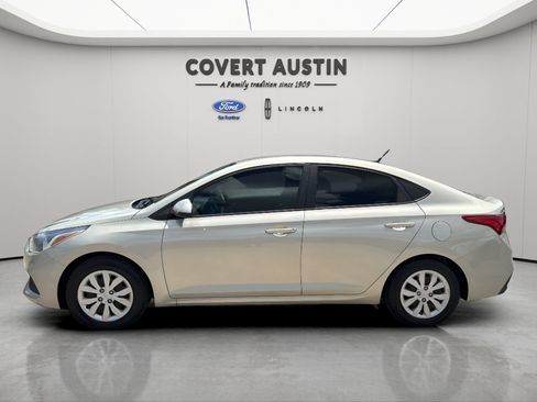 Used 2020 Hyundai Accent SE FWD image 2