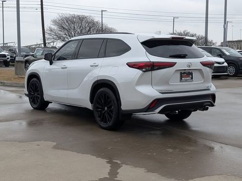 Used 2023 Toyota Highlander XSE image 9
