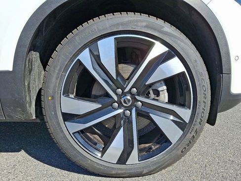Used 2023 Volvo XC40 B5 Plus w/ Driver Assist Package AWD/4WD image 8