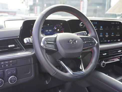 Used 2025 Chevrolet Suburban RST image 15