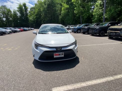 Used 2024 Toyota Corolla LE FWD image 6