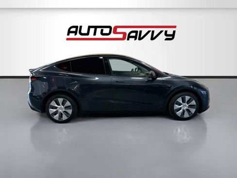 Used 2024 Tesla Model Y Long Range AWD/4WD image 8