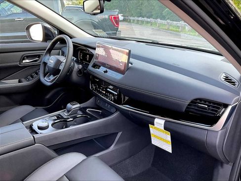 New 2025 Nissan Rogue SL w/ Tech Package image 10