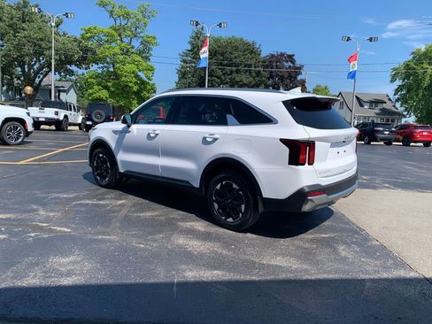 Used 2025 Kia Sorento S image 6