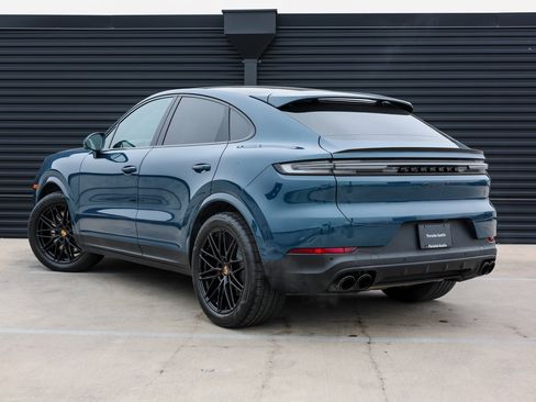 Certified 2024 Porsche Cayenne S image 3