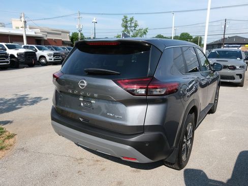 Used 2023 Nissan Rogue SV AWD/4WD image 6