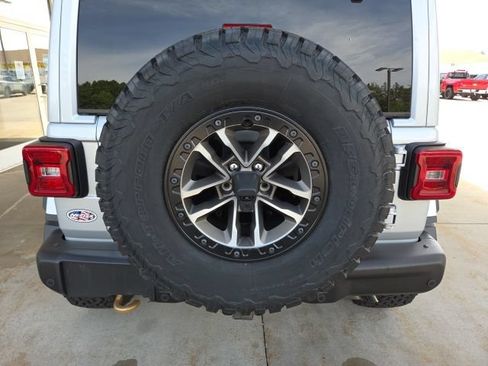 Used 2024 Jeep Wrangler Unlimited Rubicon 392 AWD/4WD image 84