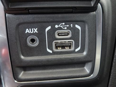 Used 2025 Jeep Wrangler Unlimited Sahara w/ Safety Group AWD/4WD image 23