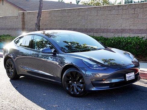 Used 2023 Tesla Model 3 Standard Range RWD image 3
